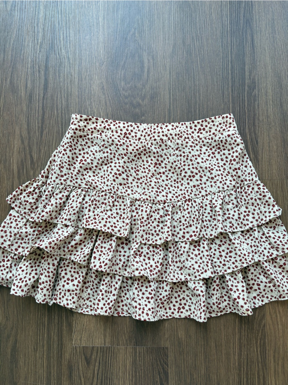 Akaiv Tiered Ruffle Leopard Mini Skirt - Cream with Red Design Size Large